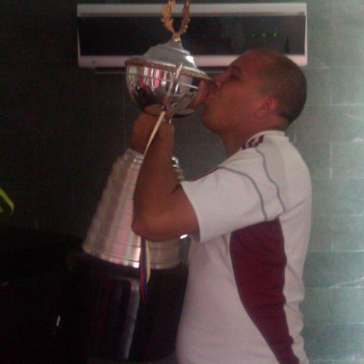 Amante del Fútbol Nacional. Amor a la Vinotinto y Deportivo Lara, Vándalo y Mala Vibra del Huracán Rojinegro BHR-LBDC. #RobertoEterno #KarinaX100pre #Pichicho10