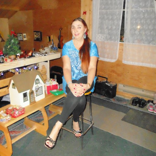 mnclavoie1's profile picture. Hi there! I love to collect and build miniatures from kits for dollhouses in all scales. I also make and sell kits for you to make your own flowers.