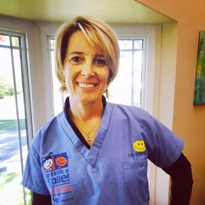 Owner/Dentist @GeneneCrofutDDS,clinical professor@UBSDM, 40under40 honoree, skiier. New patients welcome!! 716-688-4501.