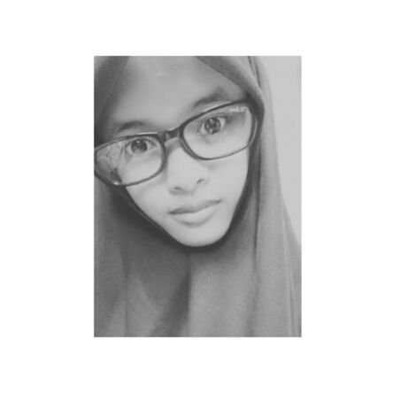 DewiNura_19's profile picture. 