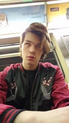 MaseTaylor's profile picture. fuck.