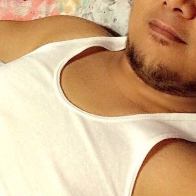 Just a normal guy. Commoner. I travel. Loves coffee. Independent. Professional. Romantic. Can handle myself well & yet realizes I need sum1 to be with.