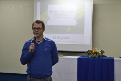 Doutor e mestre sociologia política UFSC, Master em ciências políticas Madrid (ES), graduação história, professor, coaching e mediador de planejamento e eventos