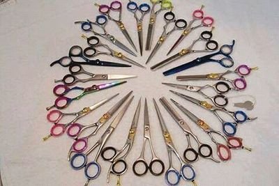 We are suppliers and manufacture of barber items 
Razors scissor Saving razors 
Manicure pedicures instruments  etc