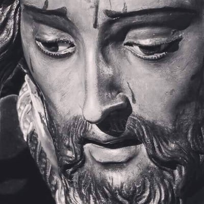 Somos cofrades desde que nacimos y llevamos la semana santa de Sevilla en el corazon.Vamos por la vida con el izquierdo por delante.Desde la misma calle Pureza