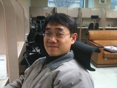 satobab's profile picture. 한국 언론이 나라를 국민을  망치고 있습니다. 언론 바로세워야 합니다. 그 전에 언론인부터 똑바로 서야합니다. 언론인 스스로의 노력도 중요하지만 독자나 시청자들의 매서운 질타와 뜨거운 관심이 어느 때보다 절실합니다. 도와주십쇼!!