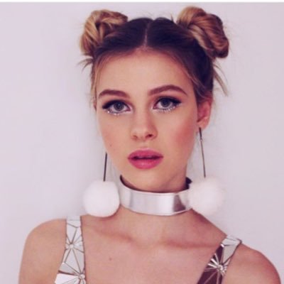 CarolineFsov's profile picture. ta queen