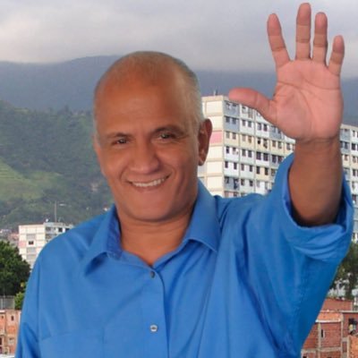 NO nos rendimos,NO retrocedemos,NO nos chantajean,NO nos arrodillamos y sobre todo NO nos quedamos callados. #libertadparalospresospoliticos TODO POR VENEZUELA!