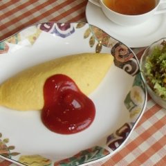 kujiragumo9's profile picture. おのみち 国道184号線沿い、桜の木に隠れた場所
オムライスをメインに食事を提供しています。ハンバーグ・えびフライなど チキン南蛮も人気があります。
駐車場はお店の横にも4台分あり11台は停められますがたりません、乗り合わせてのご来店、お願いします。