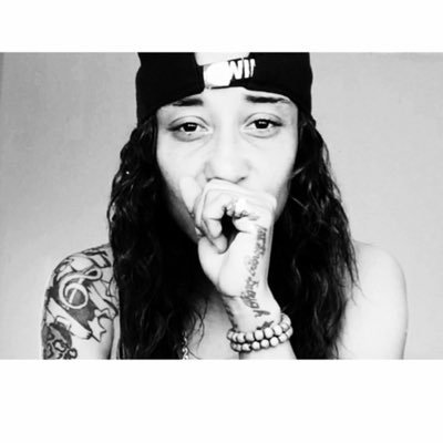 Follow rapper/songwriter Lady Livz @therealladylivi