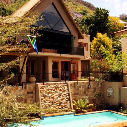 FevertreeManor's profile picture. Upmarket @Airbnb rental property overlooking the Dam. Perfect for family holidays, weekends away & groups of friends! Also see @WildHorsesLodge & @manor_ash