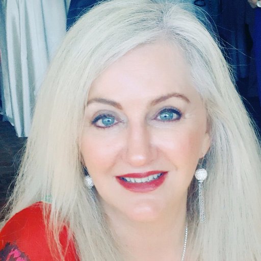 Beauty editor. Founder first Afrikaans beauty blog https://t.co/5URdyytPnQ for women 45+. Dog lover. Animal lover. Compulsive reader. News addict. Political animal.