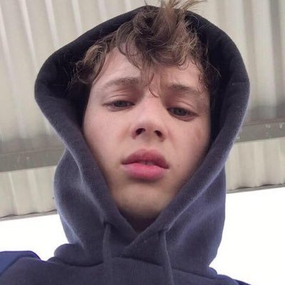 This is a free follow from @mainstreamsivan . Make sure to give them a follow.