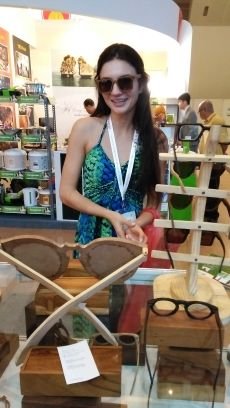 Produsen Kacamata Kayu l Produk yang masuk Kategori Brand Local yang Keren l Order biar Keren : HP. 081386680162