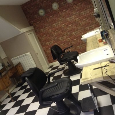 RJ's vip is a spin off from @rjsbarbers where you can book an appointment in a relaxing environment. Just call to book ✂️