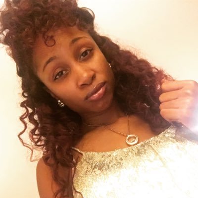 modelrn2b's profile picture. 