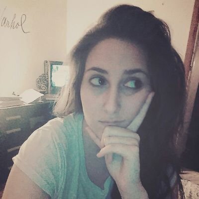 Team invierno. Medalla de oro en stalkeo. Fanatica de los gatos.
Trabajo y estudio soñando con poder, algún día, no hacer ninguna de las dos cosas.