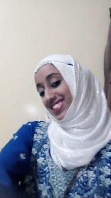 Ayshaabdullsin1's profile picture. 