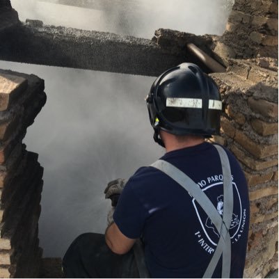 voluntario en @union_pc y personal de la primera intervencion del @bomberosCEIS_RM en La Union