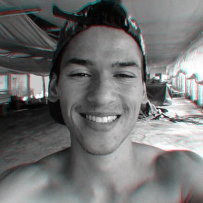 TeoMT2's profile picture. Eu só queria a paz mundial, cerveja infinita, wi-fi livre e ruivas peitudas