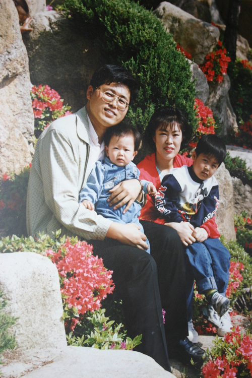 저는 경상남도 창원에서 
각종 수입,국산 원적외선세라믹전기렌지를 
전문적으로 판매합니다. 
원적외선 세라믹전기렌지의 모든것을 물어보세요

취급하는 브랜드는 
휘슬러/지멘스/엘라그/아에게/틸만/밀레/에데사/쿠첸,쿠쿠,스타온,린나이/매직등 취급합니다