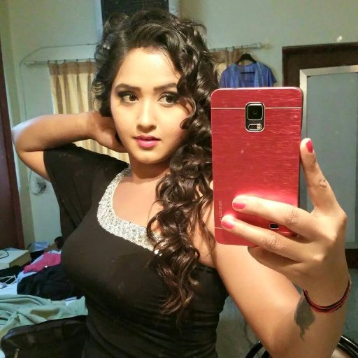 Welcome to the Official Fanpage of Kajal Raghwani .