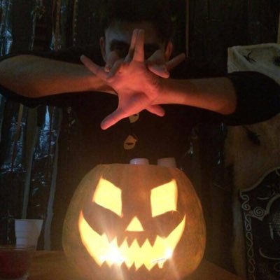 rpghlwn's profile picture. les inscriptions se font en dm / les personnages pris sont dans les fav.