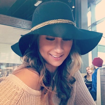 breeLpoole's profile picture. 