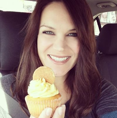 jrenb's profile picture. wife, mom, artist.