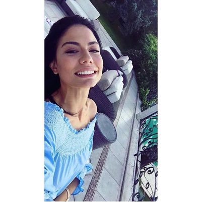 demetozfan's profile picture. prensesimle aynı burcuz feci seviyorum / mükemmel insanları herkes sever ❤️ Gerçek hesap @dmtzdmr