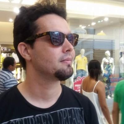 Veja além da superfície de tudo, aprenda à cada minuto de sua vida e seja grato por tudo o que receber.