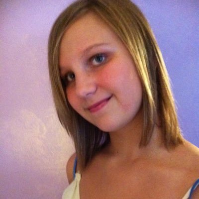 outoftheloop32's profile picture. just a lonely girl with dreams.🍂🍃 follow your heart, not your mind. ✌🏼️💕 be the orange in a bunch of bananas. 🍌🍊✨