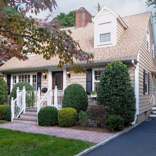 Don't miss this 3 bedroom 1.5 bath move-in ready HoHoKus home, sought after location close to NYC trans, school and town. Agent: Eileen Sweeney 201-887-1536