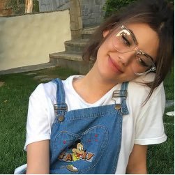 Alô alô monamour! Te dei follow free, não precisa seguir aqui, retribua o follow na @stylescrwn, irei conferir todos, beijo beijo. ✨