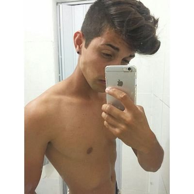ofclucasaguiar's profile picture. Amo o kitesurf , musculação , andar de skate , futebol , amo comer e dormir !!!