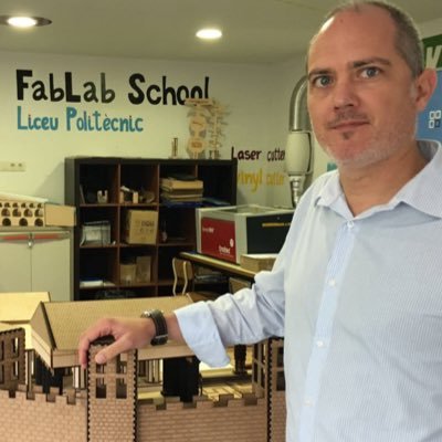 Enjoying the spectacle of education, based on experience. I love making things to teach better at School. Sailing towards the FabLab@School sea.