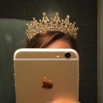 laurahrt__'s profile picture. 