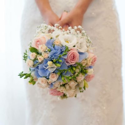 Wedding designer, floral designer, allestitori, sognatori, consiglieri e amici... questo e molto altro in aiuto degli sposi!