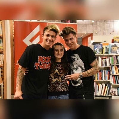 •gli eroi sono cambiati, ora sono due, e si chiamano cuffie•🎧❤