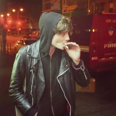 matthewrpgusyd's profile picture. j'suis un prof de lettres, cool non?