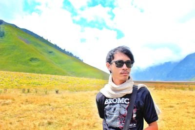 Keyboardist of @Tamagochiband || Path : Wisnhu TG || ig : wisnhu_tg