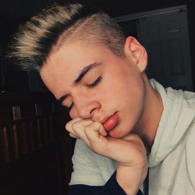 we are a bad ass FAM that does anything for bruhitszach we love him so much