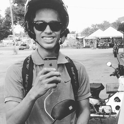 jadi diri sendiri je,biar orang cakap kita jahat,daripada kau acah acah baik.munafik!