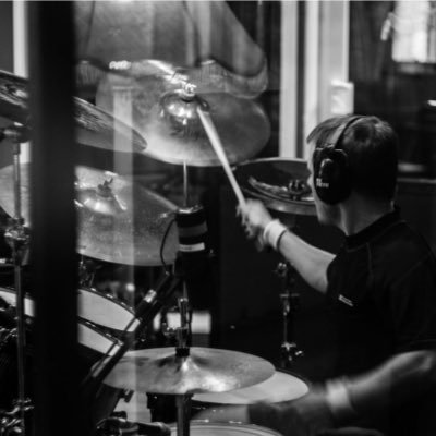 Drumming drummer with drums