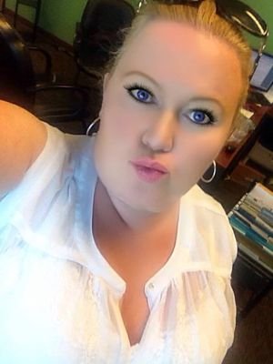 aprilinthedelta's profile picture. Sarcastic mom living the dream in the delta