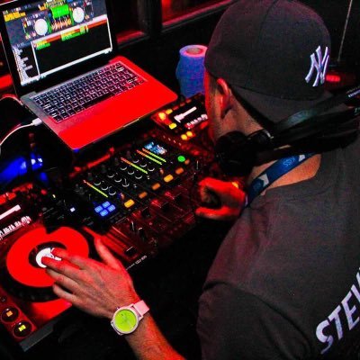 Uk Dj/Promoter. R&B,Hip Hop,Uk Garage,UK funky, ragga, club classics, jungle...
Mixcloud: https://t.co/zSra5FqZ3f facebook: https://t.co/0jvi5PITOH