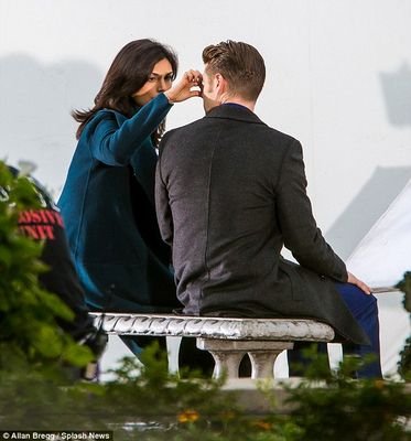 (my new profile for my @detectivejgordo) honest cop (RP account ) engaged to @DrLeeThompkins_
