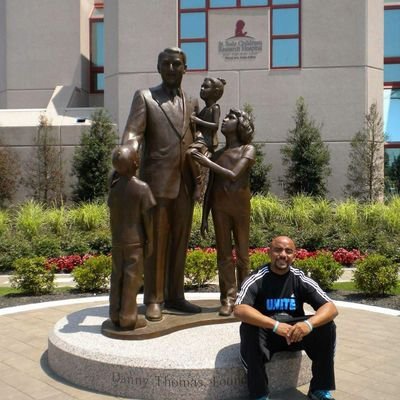 Ivanayala0620's profile picture. Abogado,empresario, motivador, y fundador de UNETE movimiento que lucha contra el cáncer infantil.