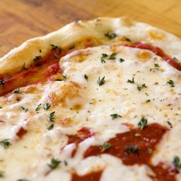 Pizzas caseras con una receta especial tamaño familiar a tan solo 20 mil guaraníes sobre pedido al 0982192102