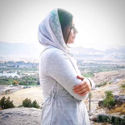 ای بی نشونم تو این خزون ، یه بیقرارم یه نیمه جون منو از خودت بدون